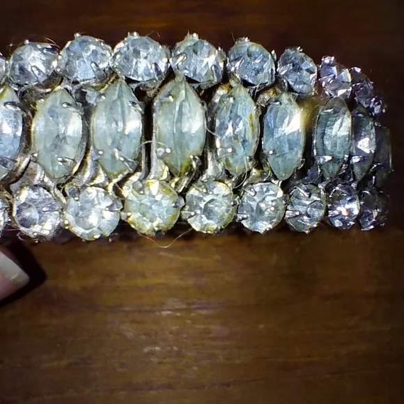 Two Sparkling Bracelets, Stretch & Clasp, Green & Clear Stones, Appear V… - Picture 3 of 10